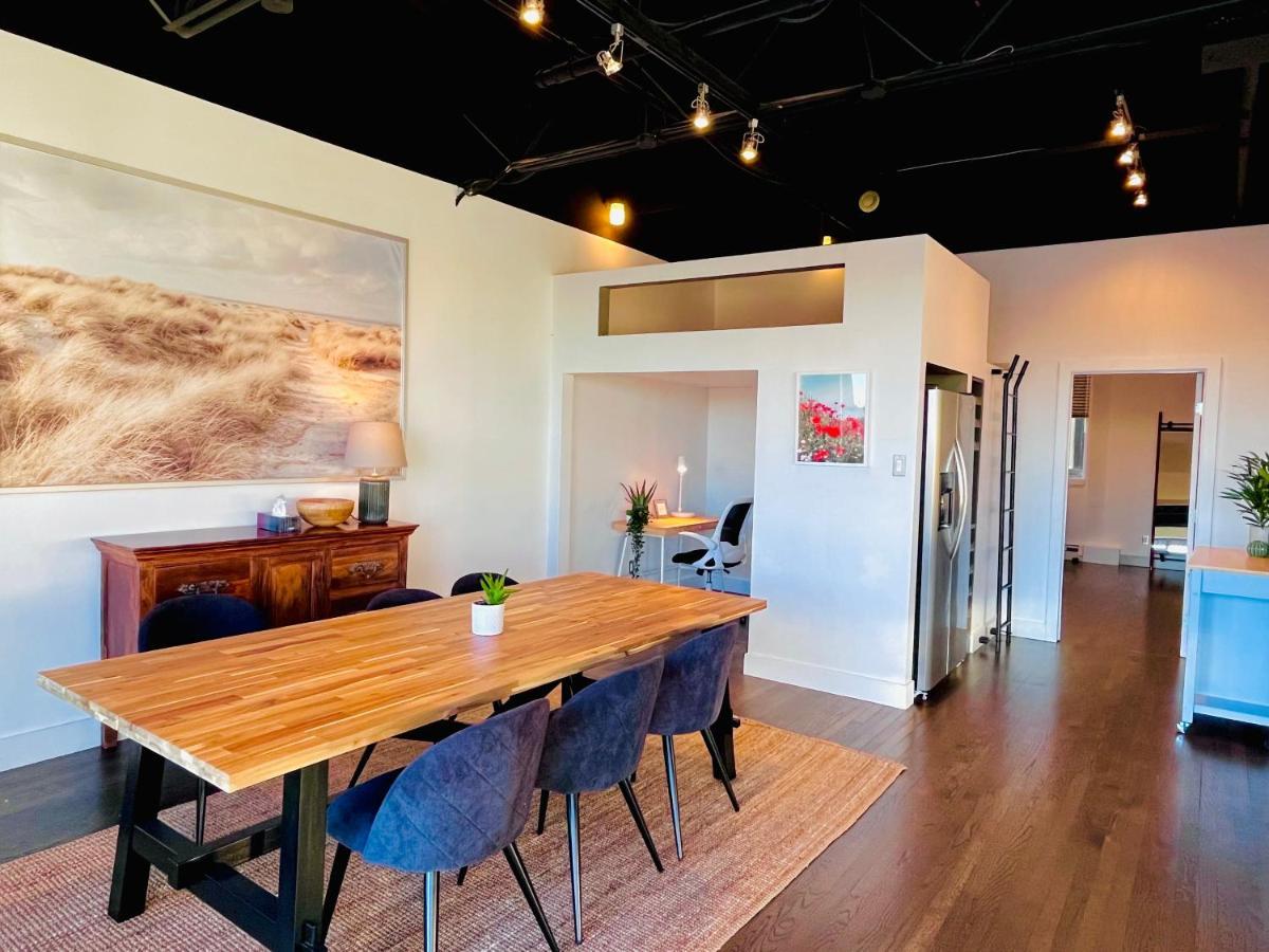 Sunny Penthouse On 17th Ave, 1 Bedroom, 1 Loft Bed With Ladder, 1 Sofa Bed, Sleeps 6, Downtown Calgary